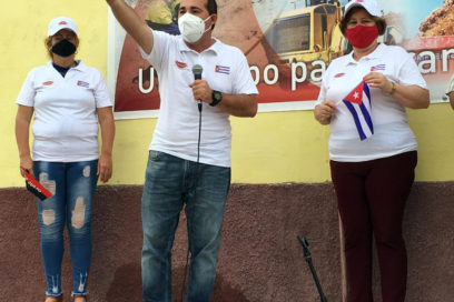 Continúan en colectivos de la Construcción actos de apoyo a la Revolución