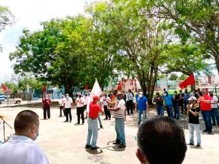 Los trabajadores del sector turístico vuelven a dar su apoyo a los servicios hospitalarios en Morón, uno de los municipios con elevada tasa de incidencia de enfermos por la Covid-19. Foto: Yuniel Espinosa Reyes