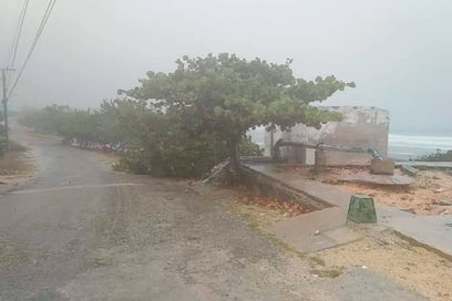 Fuerzas de Elsa se sienten en litoral sur granmense