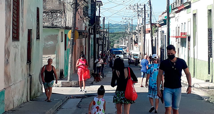 No obstante las medidas de todos los tipos, la movilidad sigue siendo un problema para bajar las altas cifras de contagios. Foto: Noryis