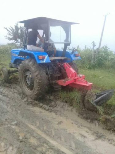 Mantenimiento a los drenajes para evitar inundaciones, en la Wilfredo Peña, de Holguín