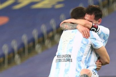 Dibu Martínez sobre Messi: «Es un pibe normal, un tipazo y alguien que realmente quería algo con la Selección. Y nos transmitía eso a la nueva camada, las ganas que tenía el animal este de ganar algo, ¿cómo no vamos a querer ganar algo nosotros?».