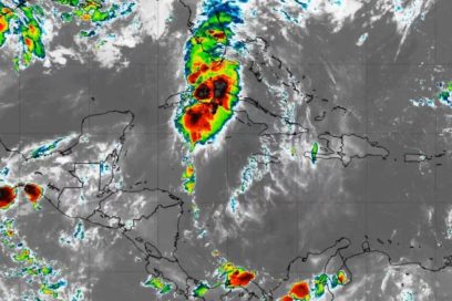 Aún en alarma occidente cubano por lluvias asociadas a Elsa