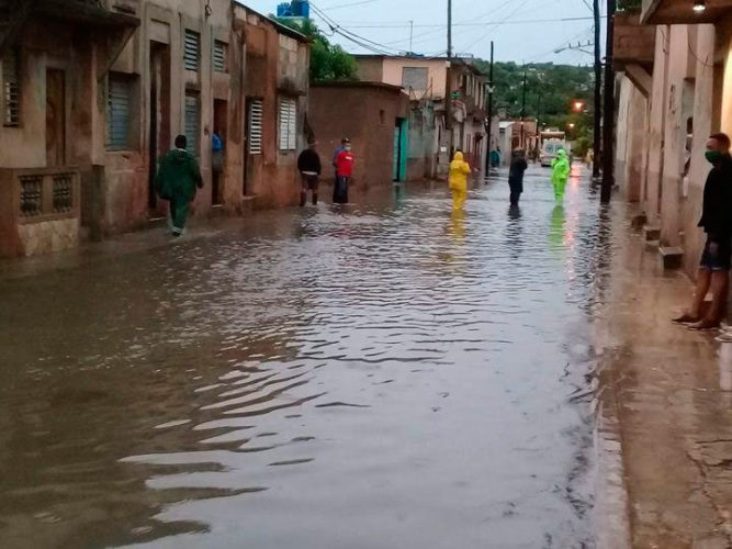 Varios sitios de la provincia como el de la barriada La Marina se indundaron. Foto: Noryis