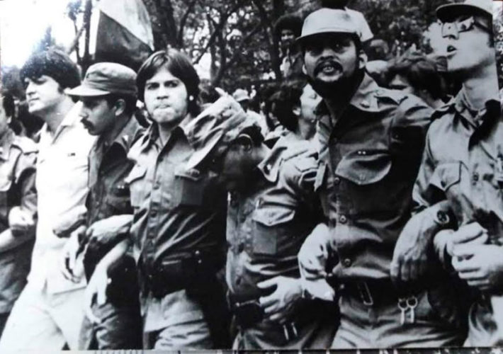 Combatientes sandinistas junto con dirigentes del FSLN. Foto: Leonardo Fernández, enviado especial de Trabajadores
