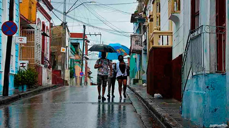 Hasta el momento la tormenta tropical Elsa solo deja a Santiago de Cuba lluvias que no resultan tan significativas. Foto: Miguel Rubiera