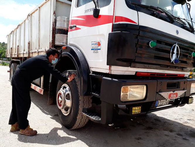 El joven trabajador Yadier Abreu Rodríguez asegura que la emulación incentiva el quehacer diario de todos. Foto: Lianne Fonseca