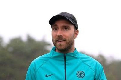 Eriksen se reencuentra con sus compañeros del Inter.