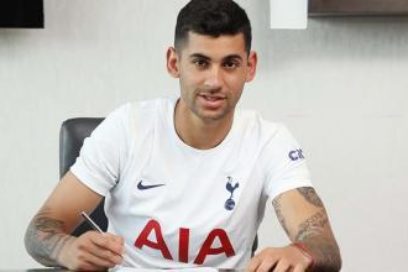 Cristian Romero tras ser presentado por el Tottenham: “Ha sido un gran año para mí en lo individual. Gracias a la Atalanta pude dar un salto en mi carrera. Contento, con ganas de empezar a jugar y vestir esta camiseta”.