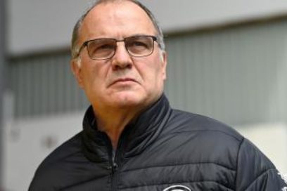 Marcelo Bielsa se queda en el Leeds esta campaña: El Leeds United y el técnico argentino Marcelo Bielsa llegaron a un acuerdo para que el entrenador se mantenga en el banquillo esta temporada.
