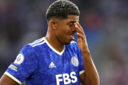 Wesley Fofana estará de baja hasta el año próximo tras sufrir grave lesión.