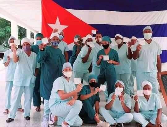 Fuerza de vanguardia dentro del movimiento sindical son los hombres y mujeres del sector de la salud, para ellos el reconocimiento y la admiración. Foto: CTC Santiago de Cuba