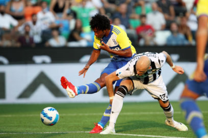 Resultados: La Juventus no pudo mantener una ventaja de 2-0 y terminó empatando 2-2 contra el Udinese. Por la Juve anotaron Paulo Dybala y Juan Cuadrado. Mientras tanto, el Chelsea  derrotó 2-0 al Arsenal, con dianas de Lukaku y Reece James.