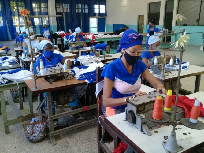 Las mujeres son fuerza decisiva en la sociedad cubana. Foto: Rey Luis Correa
