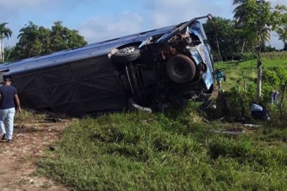Solo lesionados leves en ómnibus Yutong volcado en Jatibonico