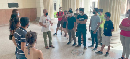 Carlos Lazo conversó con estudiantes de la Universidad de La Habana. Foto: Cortesía de Carlos Lazo