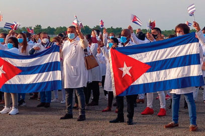Regresan colaboradores cubanos que enfrentaron a la COVID-19 en Qatar (+ Fotos)