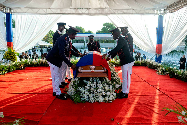 De inmediato se organizaron las honras fúnebres. Foto: Reuters