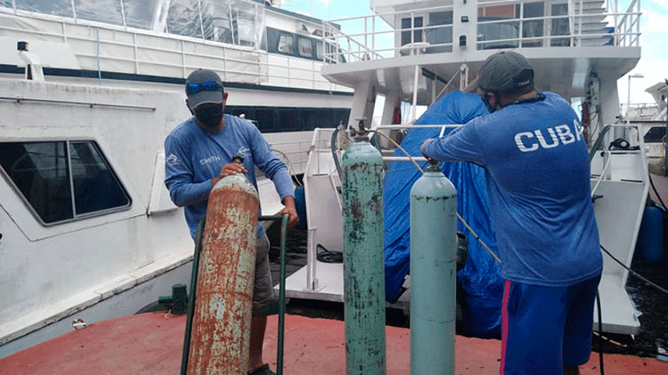 Por tal contribución el colectivo de Marlin Azulmar en Júcaro recibió el sello Mérito al Humanismo, Sensibilidad y Solidaridad, otorgado por el Ministerio y el Sindicato de la Salud. Foto: Arletty White Morales