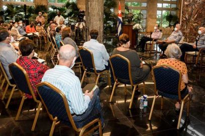 Sostiene Presidente cubano encuentro con profesionales de la prensa