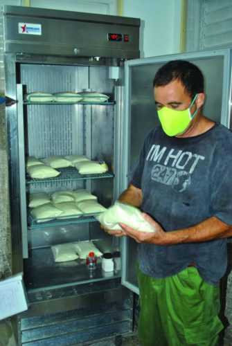 El yogur probiótico: gratuito para personas que lo necesitan Foto: Humberto Lister/El Artemiseño