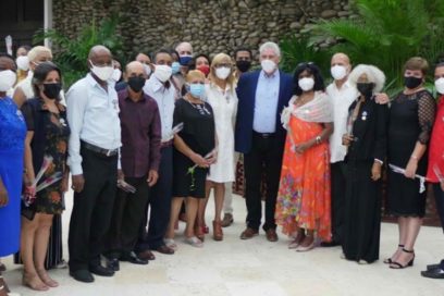 Condecora Díaz-Canel a colectivos  cederistas con méritos relevantes