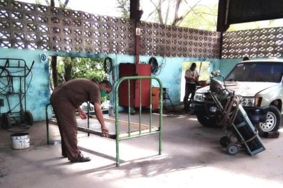 Trabajadores de industrias al servicio de la salud en Holguín
