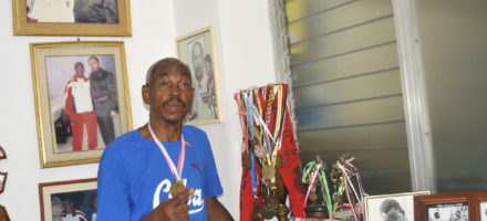 Rolando Garbey, gloria deportiva en su casa. Foto: José Raúl Rodríguez Robleda.