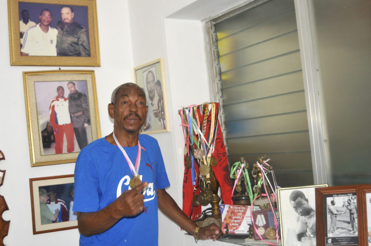 Rolando Garbey, gloria deportiva en su casa. Foto: José Raúl Rodríguez Robleda.