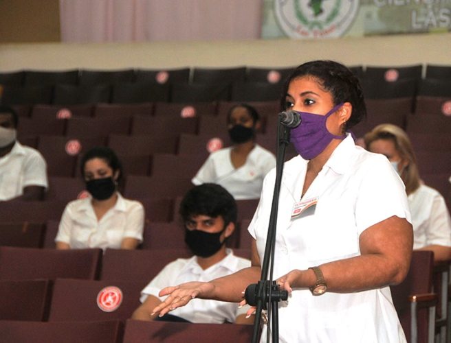 Fluido diálogo con estudiantes de la Universidad de Ciencias Médicas. Foto: Reynaldo López Peña