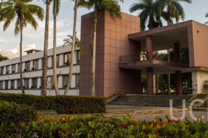 A las aulas en Villa Clara