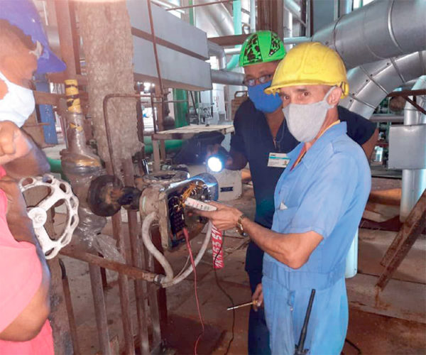 Trabajadores de la termoeléctrica holguinera laboraron sin descanso para rehabilitar las afectaciones de la Unidad 1. Foto: Cortesía de la termoeléctrica