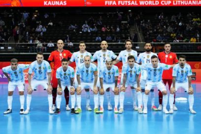 Argentina venció en un partido cardíaco a Brasil en mundial de futsal y ahora espera en la final a Portugal o Kazajistán.
