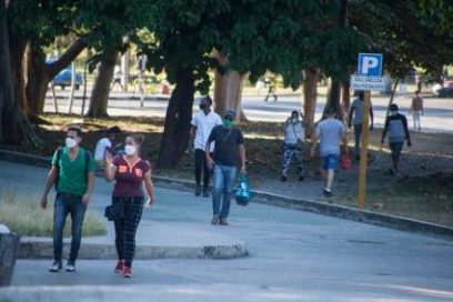 Cuba enfrenta estragos de la COVID-19, y otros huracanes