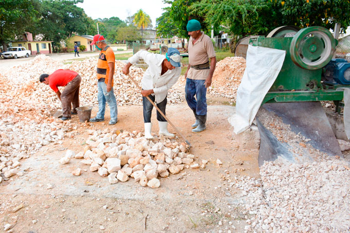 En Yara es amplia la utilización de piedras de potreros para producir áridos. Foto: Luis Carlos Palacios Leyva