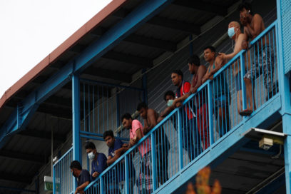 Singapur aliviará restricciones para trabajadores migrantes