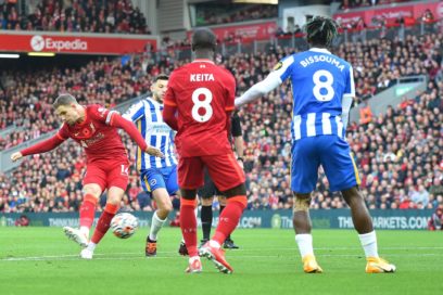 Liverpool empata a dos goles con el Brighton.