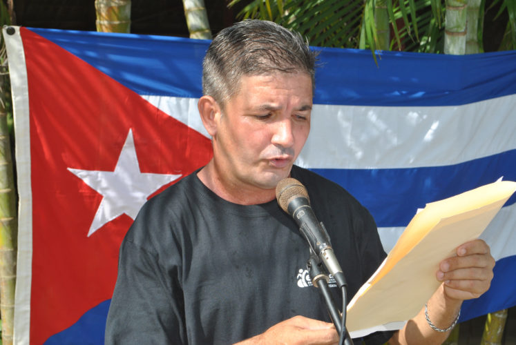 Willian Cabrera, secretario general del Sindicato Azucarero en la provincia, reconoció la fuerza política del sector para defender la Revolución. Foto: Yudaisis Moreno