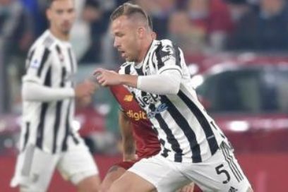Arthur regresó cinco meses después: “Me siento muy feliz de volver al campo con mis compañeros. Pasé duros meses de recuperación, ¡pero aquí estoy! Y lo mejor es volver con una victoria importante”, dijo tras el triunfo de la Juve (1-0) ante la Roma.