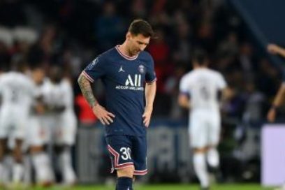 Messi con molestias ante el Lille: El delantero argentino Lionel Messi no pudo salir a disputar los segundos 45 minutos del partido entre el PSG y el Lille, debido a presuntos problemas físicos. Finalmente los parisinos remontaron para ganar 2-1.