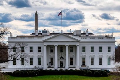 Rebaja la Casa Blanca fondos para plan de inversión social