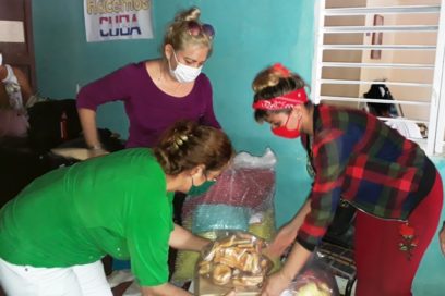Manos aniristas estimulan sonrisas infantiles