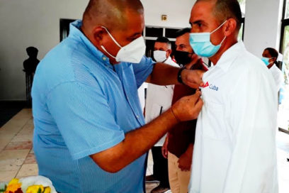 Condecoran a trabajadores de la Salud en Las Tunas (+ Fotos)