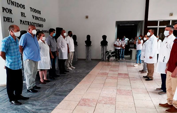 La ceremonia de reconocimiento se realizó en el salón de Los Generales, en la Plaza de la Revolución Mayor General Vicente García González. Foto: Jorge Pérez Cruz