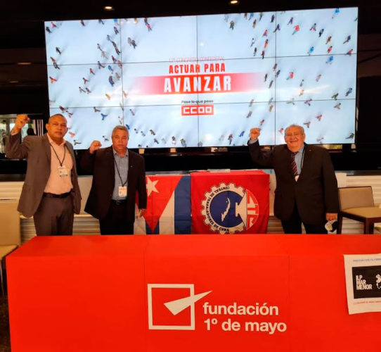 Ismael Drullet, y Ulises Guilarte con el embajador cubano en España, Eumelio Caballero. Foto: Tomada de las redes sociales de Ismael Drullet
