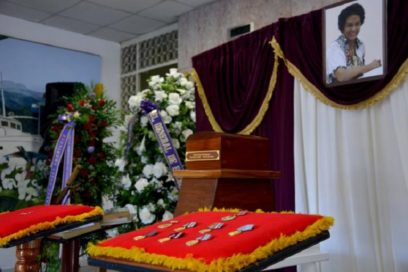 Ofrendas florales de Raúl y Díaz-Canel en tributo a fallecida periodista Marta Rojas