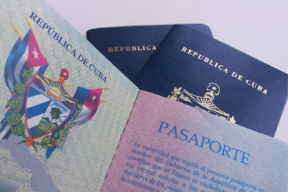 Alertan riesgos de obtener documentos de viaje por vías no oficiales