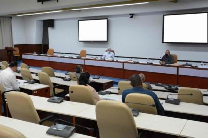 “COVID-19 en Cuba: con vacunación, cuesta abajo”