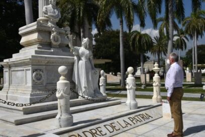 Rinde tributo Díaz-Canel a los fundadores de la Patria