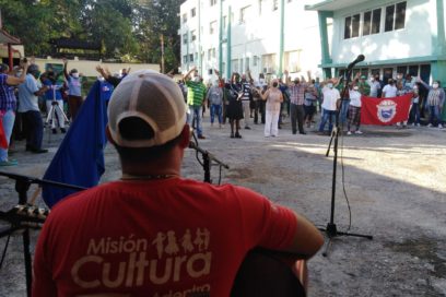 Trabajar es defender la Revolución